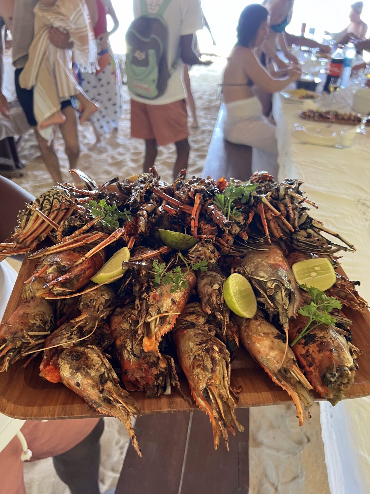 Festin de fruits de mer sur la plage